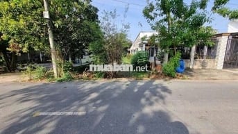 Chủ kẹt vốn cần đẩy nhanh lô đất tại Phạm Thị Thàng. Phước Hiệp.SHR