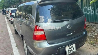 Nissan Grand Livina 8 chỗ Số tự động