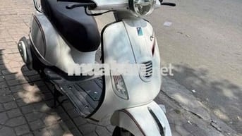 Piaggio Vespa 50 Trắng