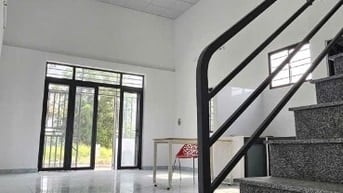 Cho thuê nhà mới KDC Làng Sen, 2pn 2wc giá 6tr/tháng