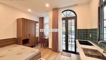 Cho thuê Phòng Full NT 35m2 gần Q1, Q3 có Ban công tại Phùng Văn Cung.