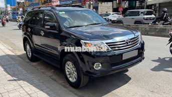 Toyota Fortuner AT xăng model 2015 màu đen