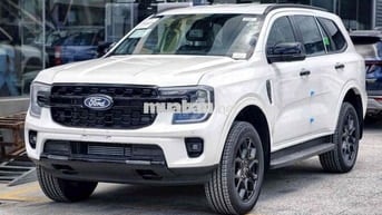 Ford Everest  2026 trả trước 240 triệu nhận xe
