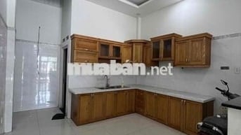 Cho Thuê Nhà DT 250m2 1Trệt 3Lầu 4Pn 5Wc Sân Thượng Hẻm Rôngh Xe Tải