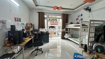 Nguyên lầu 40m2 giá 5.5 triệu Tạ Uyên Q11