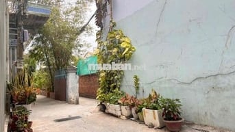 * NHÀ CẤP 4 QUẬN 7 - CHỦ KHÔNG LÀM HOÀN  CÔNG GẦN NGUYỄN THỊ THẬP - HẺ