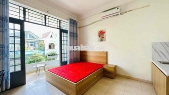CHO THUÊ PHÒNG GẦN CẦU PHÚ MỸ, FULL NỘI THẤT, CÓ BAN CÔNG LỚN