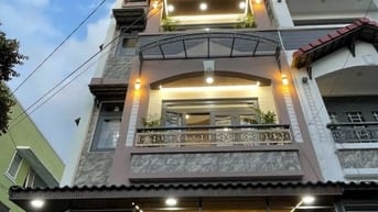 Bán nhanh nhà 70m2 Cô Giang, Q1 xây 4 tầng. Gần chợ Nga. Sổ riêng. Cho