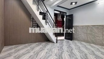 Nhà Ngay Chợ Hiệp Thành,ht13, 5x6,5m,1 lầu 2 PN, ban công,nhà đẹp