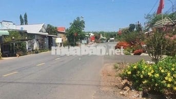 Bán đất ngay khu dân cư đông, diện tích 531m2 thổ cư sẵn 200m2, sổ sẳn