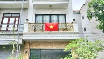 BÁN NHÀ LIỀN KỀ ĐỖ QUANG_ĐỐI DIỆN CÔNG VIÊN_5 TẦNG THANG MÁY ĐẸP_22 TY