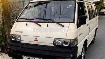Mitsubishi 1989 Trắng