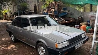 Toyota Camry 1983 Xám