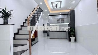 Nhà quân 12 sát mt nguyễn thị căn.