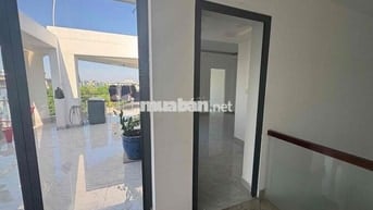 Căn 2 Phòng Sân Thượng Thoáng, Sát Aeon