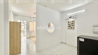 Cần căn hộ rộng nên ở tách bếp, có ban công, cửa sổ trời mát rười rượi