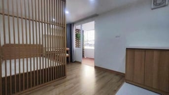 Bán căn hộ tập thể tầng 2 mặt phố Nguyên Hồng 