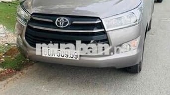 Toyota Innova 2018 Đồng ánh kim-Số sàn