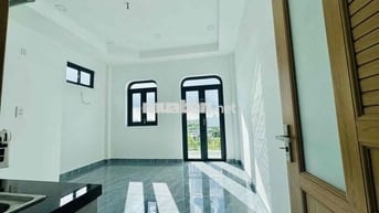 CHO THUÊ PHÒNG BAN CÔNG VƯỜN LÀI ( GẦN CẦU SẮT NGUYỄN THÁI SƠN )