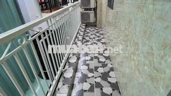 bán nhà đẹp 2 tầng cách cầu phú mỹ 5p  gần nhà hẻm gần mt đường