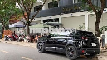 Peugeot 3008 Đen 5 chỗ