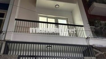 CHO THUÊ NHÀ PHƯỜNG TÂN QUÝ 4,5 x 14 M ĐÚC 3,5 Tấm ĐẸP : 4 PN , 4 Wc