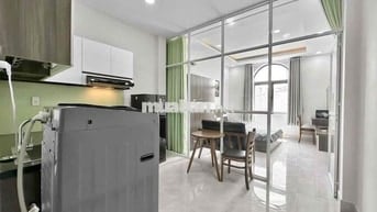 Căn hộ phòng ngủ tách bếp, cửa sổ thoáng, ngay cầu Bông -kế bên quận 1