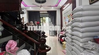 Nh-à gần ngay Nguyễn Ảnh Thủ .Nguyễn Thị Sóc xã bà điểm