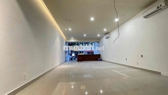 CHO THUÊ NHÀ 5 TẦNG MẶT TIỀN NGUYỄN THỊ THẬP HIM LAM CÓ HẦM 75tr/THANG