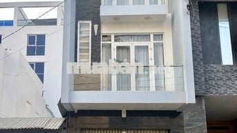 NHÀ Ở KINH DOANH 3 TẦNG  GẦN BIỂN  GIÁ 25 TRIỆU/THÁNG