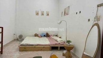 Cho thuê phòng 45m2, phòng tầng 1, nội thất có sẵn như hình, tách bếp
