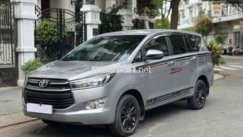 Toyota Innova 8 chỗ Bạc