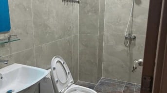 Cho thuê nhà mới xây hẻm xe hơi 6m Lạc Long Quân P8 Q Tb