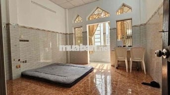 PHÒNG BAN CÔNG RỘNG RÃI – NGAY CHỢ HOÀNG HOA THÁM (TÂN BÌNH)  CHÍNH CH