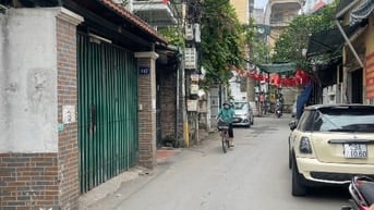 Chĩnh chủ cho thuê nhà 2 tầng dt 90m,mt 7m Trần Duy Hưng cách phố 30m 