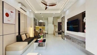 Nhà đẹp thực tế còn đẹp hơn hình Đường Phan Ngữ, Quận 1. Gần CV