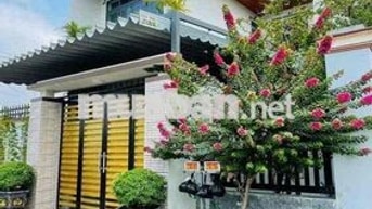 Cần bán nhà 1 trệt 1 lầu, đường An Phú Tây, giá 950 còn thương lượng