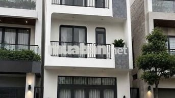 Nhà SG 3 tầng đưa trước 700 triệu vào ở