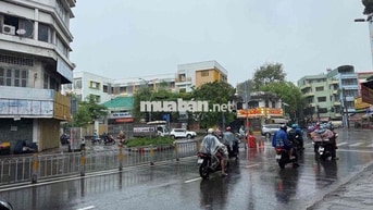 Nhà phố 3 tầng hẻm xe hơi trung tâm Quận 11 – Sẵn dòng tiền