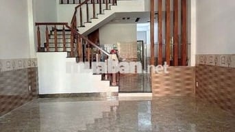 Bán nhà 2 tầng MT đường Đinh Nhật Tân đối diện công viên giá rẻ