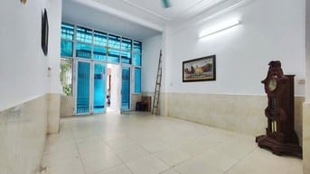 CHO THUÊ NHÀ 3 PHÒNG NGỦ, Ô TÔ ĐỖ CỬA DT 65 M2X2 TẦNG, 1 TUM