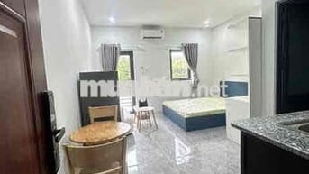CHDV ban công cửa sổ thoáng mát, yên tĩnh, máy giặc riêng.