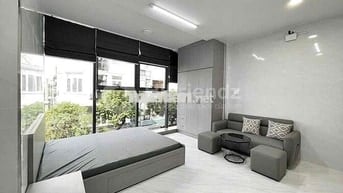 Studio rộng rãi, cửa sổ view kính, gần ngay Landmark 81 - cầu Sài Gòn