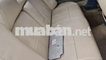 Nissan Bạc 4 chỗ