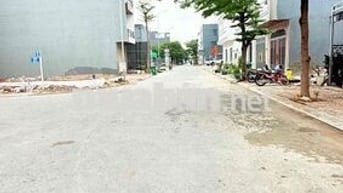 Nhà phố hiện đại sổ hoàn công khu dân cư lộc phát 22/12 eon bình duong