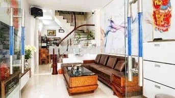 Cho thuê nhà nguyên căn Hoàng Hoa Thám 45m² 4 tầng 4PN full đồ 13 triệ