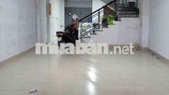 Cần Cho thuê Nhà PTTN Q12 DT 5 x27 .1 trệt 2 Lầu 3PN 3WS giá 14 triệu