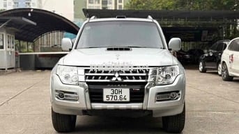 Mitsubishi Pajero V93 Bạc