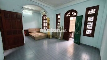 Chính chủ - cho thuê phòng 40m2 ngõ 111 Triều Khúc 