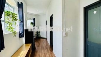 Cho thuê căn hộ mini (2 phòng) cửa sổ thoáng mát lầu 3